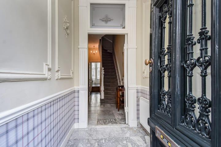 Tussenwoning te koop: Emmastraat 1C, 'S-Gravenhage