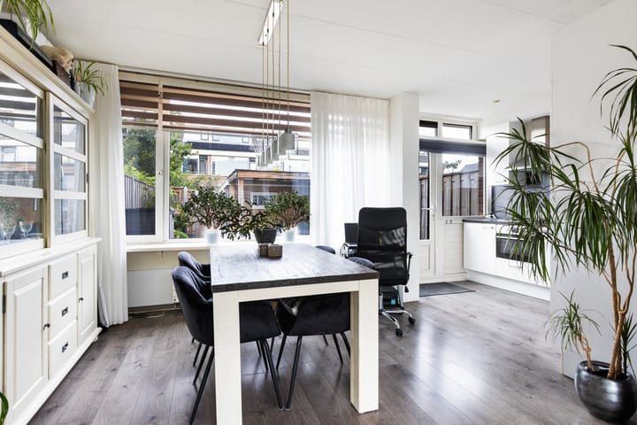 Tussenwoning te koop: Kievitstraat 8, Maassluis