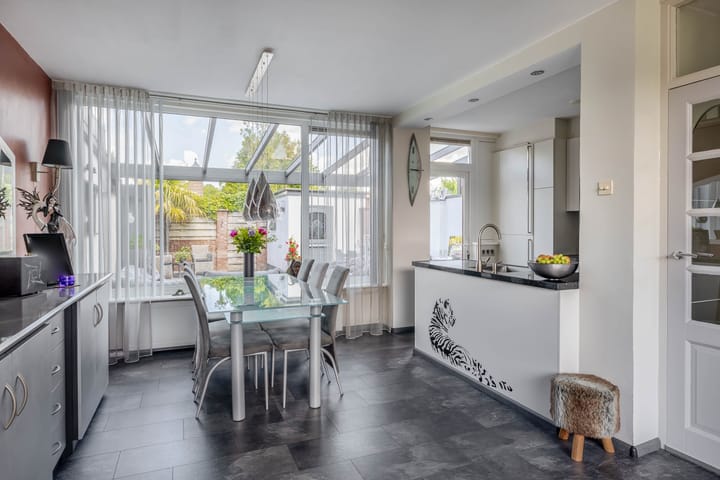 Tussenwoning te koop: Ds Th Rijckewaerdstraat 43, Brielle