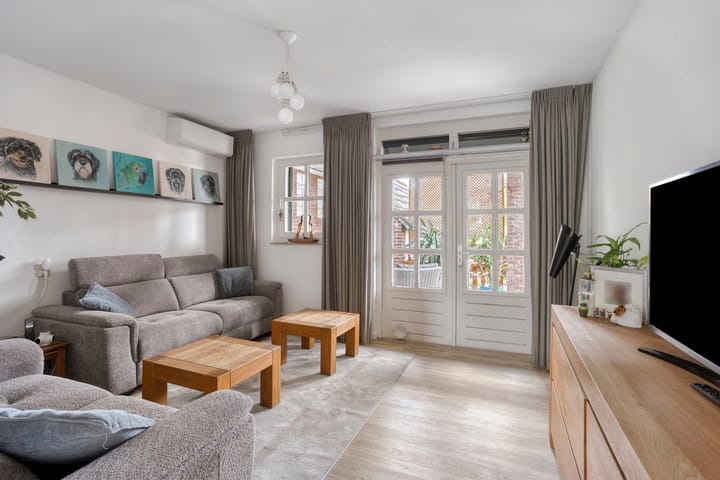 Twee-onder-één-kap te koop: Plein 10, Landgraaf