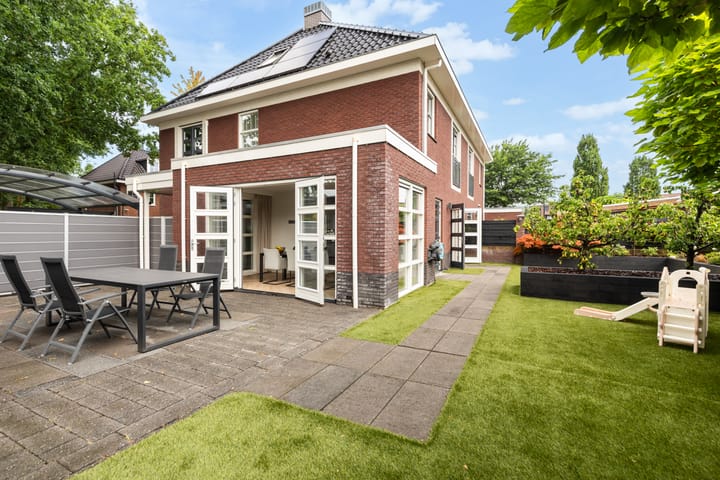 Twee-onder-één-kap te koop: Laakboulevard 336, Amersfoort