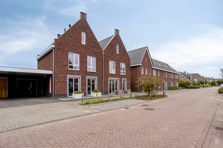 Tussenwoning te koop: Kaarsenmaker 46, Oost West En Middelbeers