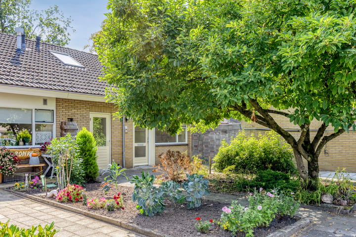 Hoekwoning te koop: Churchillstraat 13, Holten