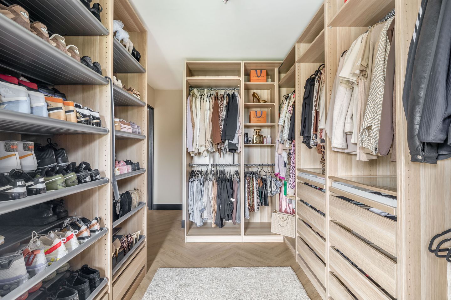 Photo 44 of Meester J. Henderikxstraat 18
