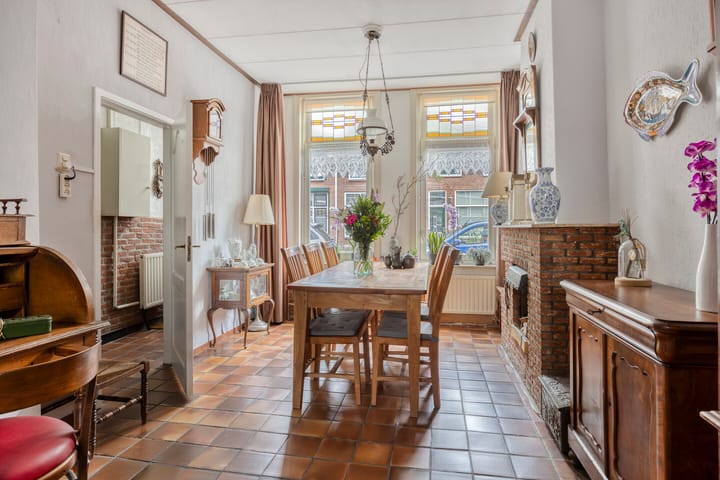 Tussenwoning te koop: Sieboldstraat 2, Leiden