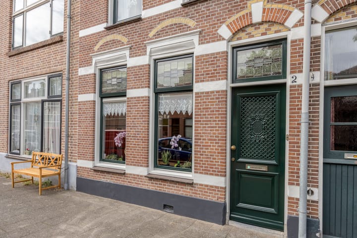 Tussenwoning te koop: Sieboldstraat 2, Leiden