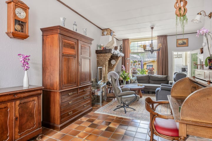 Tussenwoning te koop: Sieboldstraat 2, Leiden