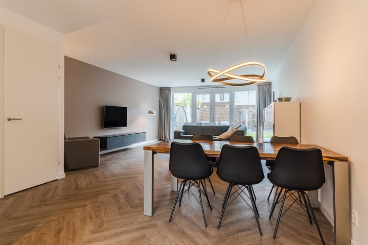 Tussenwoning te koop: Karawankenstraat 3, Tilburg