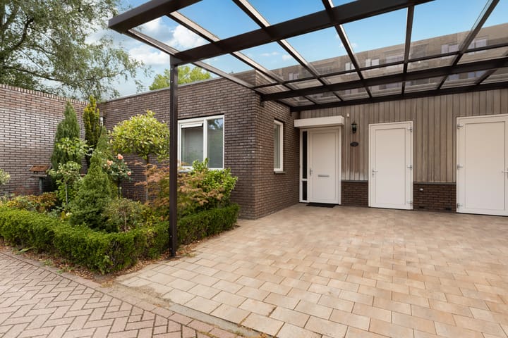 Twee-onder-één-kap te koop: Luttelhof 4, Prinsenbeek