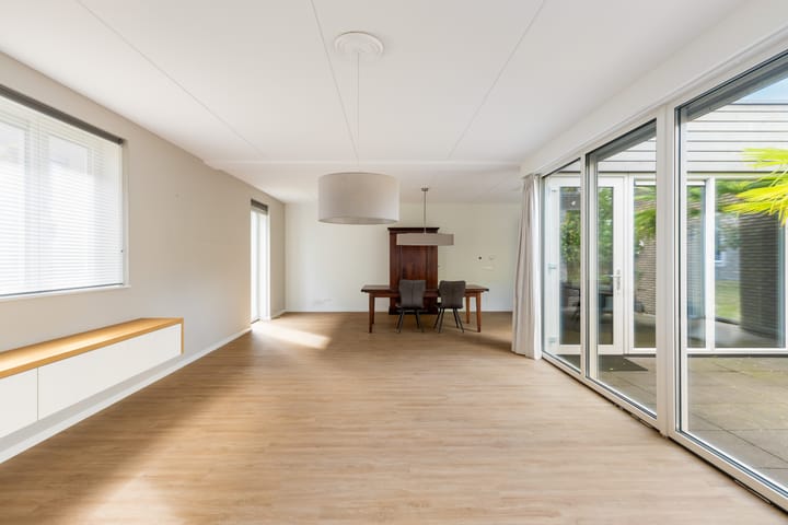 Twee-onder-één-kap te koop: Luttelhof 4, Prinsenbeek
