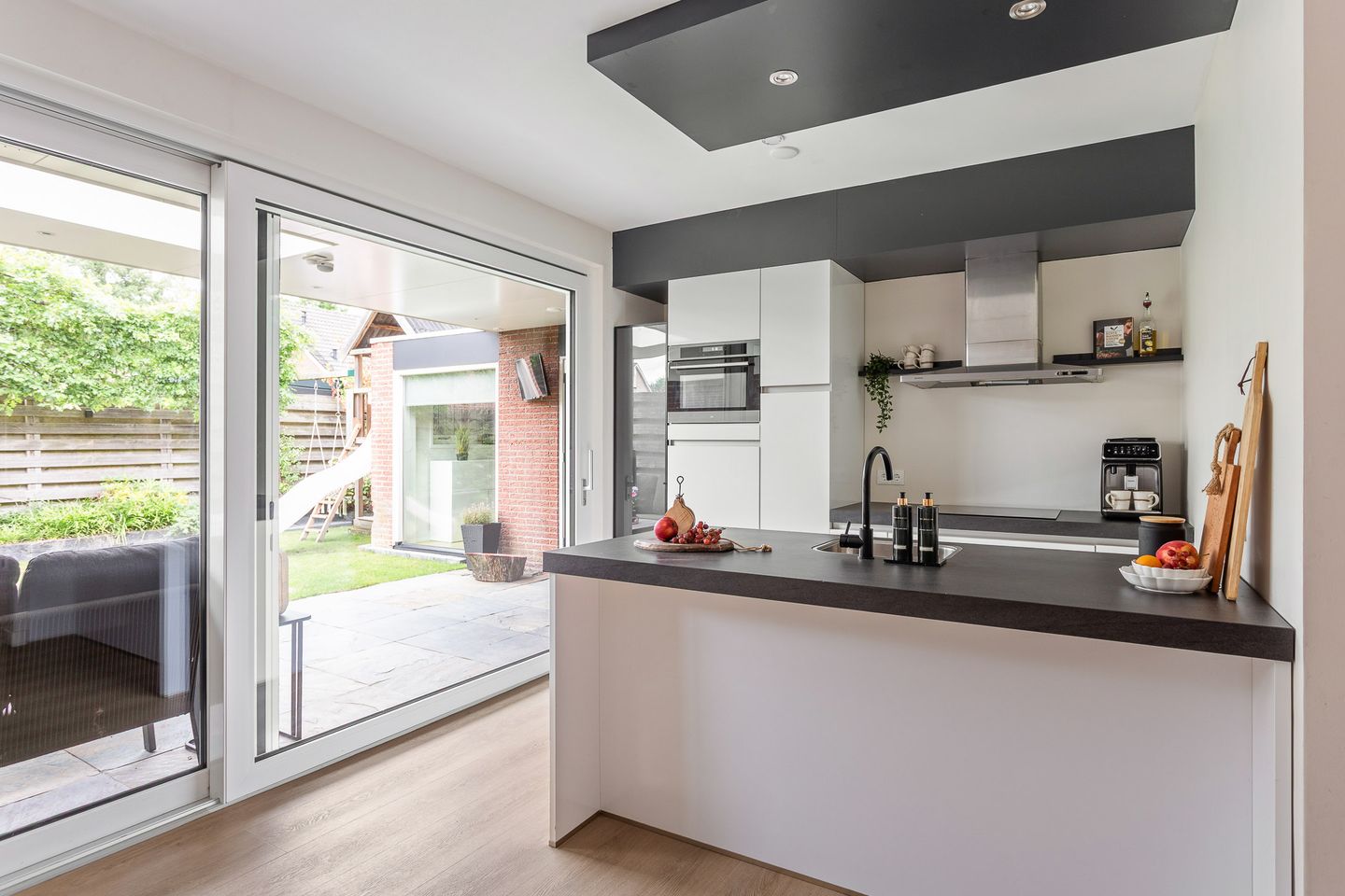 Photo 10 of Hobergenstraat 69