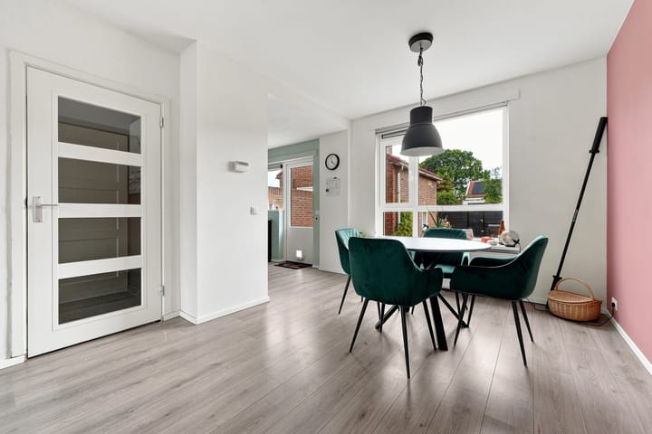 Tussenwoning te koop: Zeewijksingel 70, Oost-Souburg