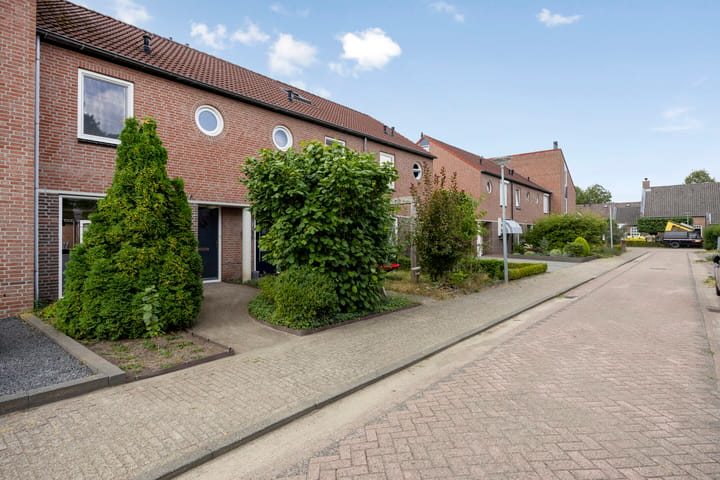 Tussenwoning te koop: Maasland 17, Riel