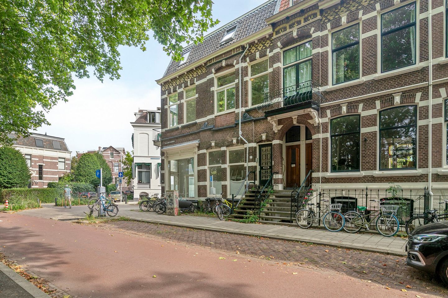 Foto 4 van Alexander Numankade 27