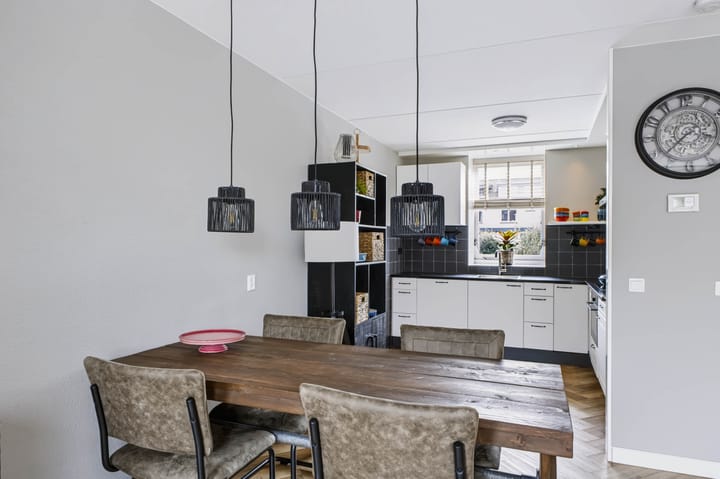 Tussenwoning te koop: Dirk van Gheijnlaan 12, Barneveld
