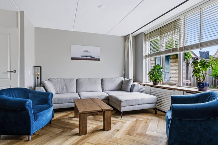 Tussenwoning te koop: Dirk van Gheijnlaan 12, Barneveld
