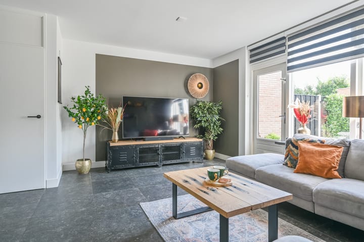 Hoekwoning te koop: van Lennepstraat 40, Putten