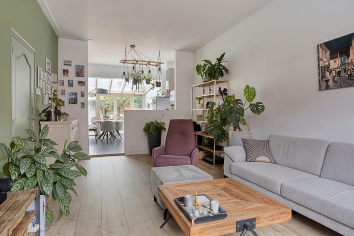 Tussenwoning te koop: Scholiersberg 6, Bergen Op Zoom