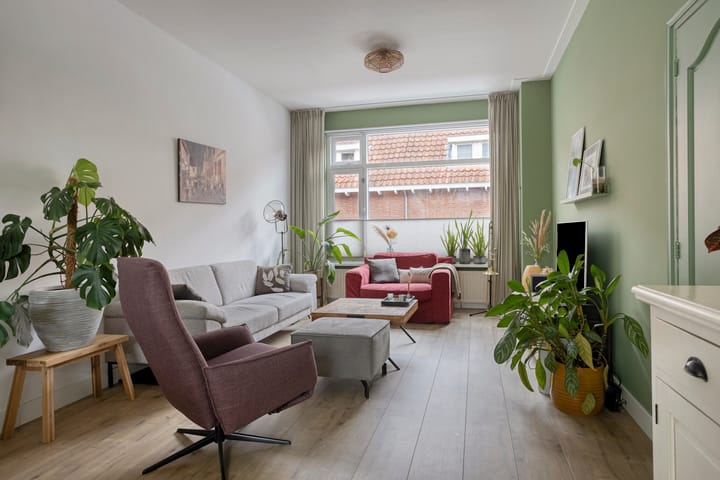 Tussenwoning te koop: Scholiersberg 6, Bergen Op Zoom