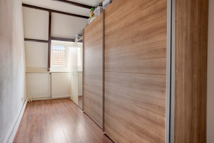 Tussenwoning te koop: Scholiersberg 6, Bergen Op Zoom