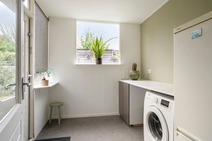 Tussenwoning te koop: Adelaarstraat 68, Middelburg
