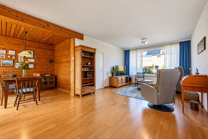 Tussenwoning te koop: Burgemeester van Trichtlaan 61, Wilnis