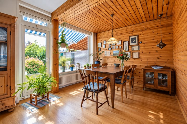 Tussenwoning te koop: Burgemeester van Trichtlaan 61, Wilnis