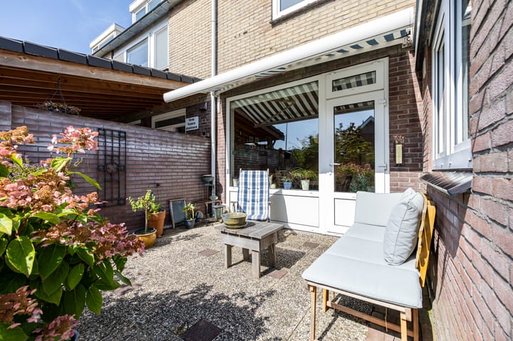 Tussenwoning te koop: Burgemeester van Trichtlaan 61, Wilnis