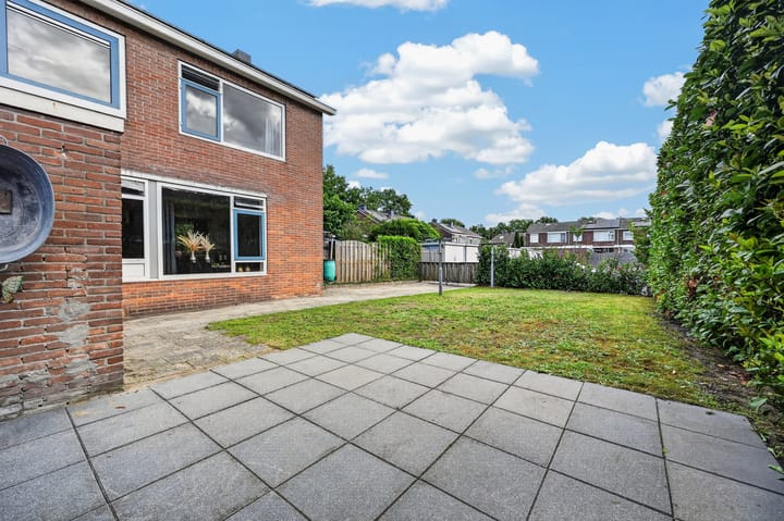 Hoekwoning te koop: Van Hogendorpstraat 17, Veenoord