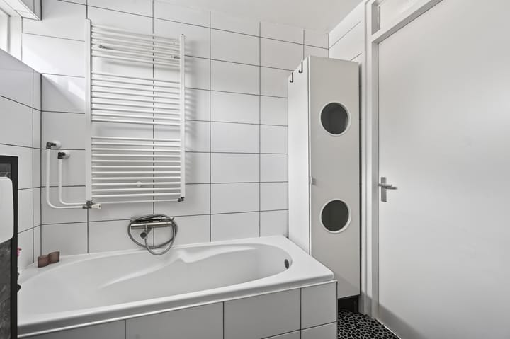 Hoekwoning te koop: Van Hogendorpstraat 17, Veenoord