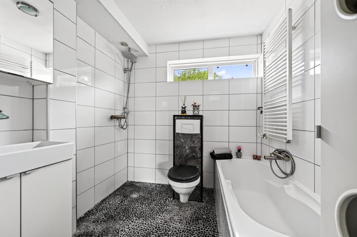 Hoekwoning te koop: Van Hogendorpstraat 17, Veenoord