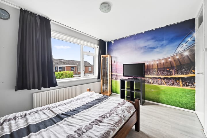 Hoekwoning te koop: Van Hogendorpstraat 17, Veenoord