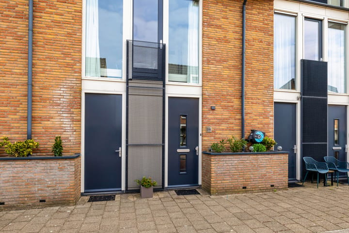 Tussenwoning te koop: Clausstraat 138, Hellevoetsluis