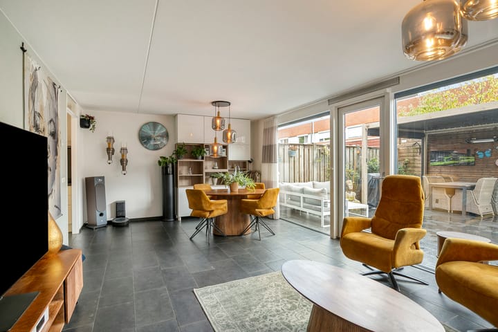Hoekwoning te koop: Robert Fruinstraat 10, Tilburg
