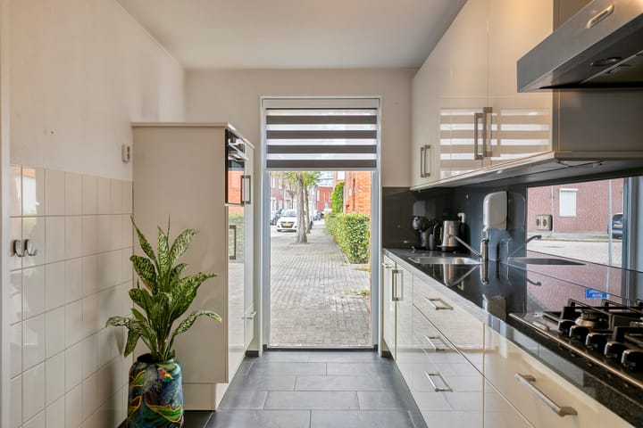 Hoekwoning te koop: Robert Fruinstraat 10, Tilburg