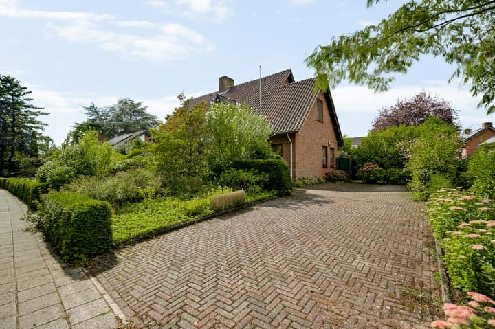 Vrijstaande woning te koop: Kerkeveldlaan 13, Roermond