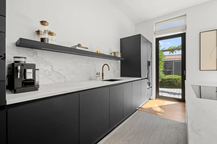 Hoekwoning te koop: Loevesteinlaan 12, Weesp