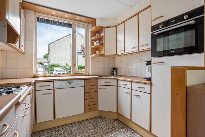 Tussenwoning te koop: Frits Slompstraat 3, Leidschendam