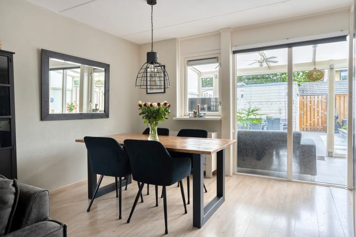 Tussenwoning te koop: Schuylenhof 69, Apeldoorn