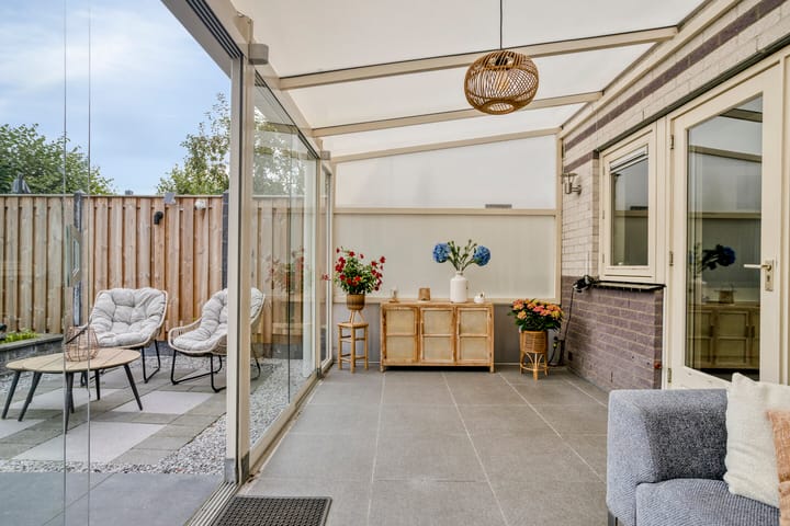 Tussenwoning te koop: Schuylenhof 69, Apeldoorn