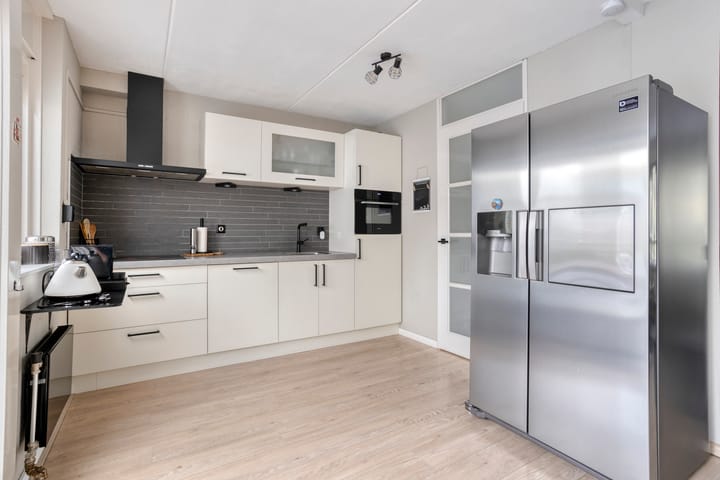 Tussenwoning te koop: Schuylenhof 69, Apeldoorn