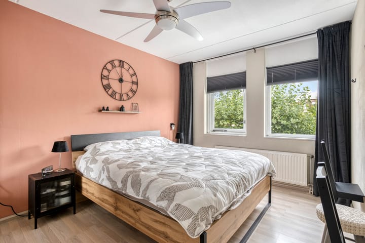 Tussenwoning te koop: Schuylenhof 69, Apeldoorn