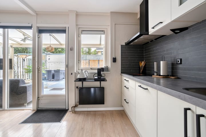 Tussenwoning te koop: Schuylenhof 69, Apeldoorn