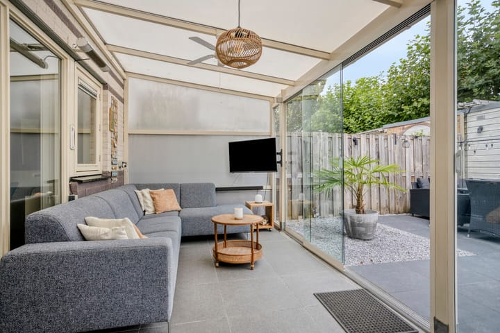 Tussenwoning te koop: Schuylenhof 69, Apeldoorn