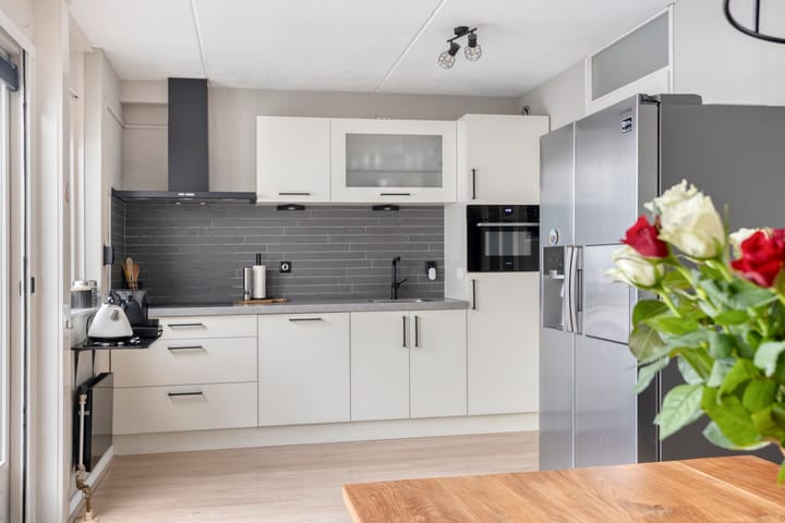 Tussenwoning te koop: Schuylenhof 69, Apeldoorn