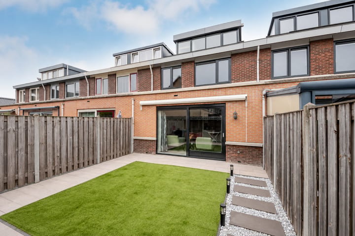 Tussenwoning te koop: Vondelstraat 7, Almere