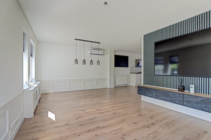 Vrijstaande woning te koop: S. van der Molenstrjitte 5, Wijnaldum