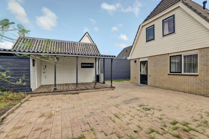 Vrijstaande woning te koop: S. van der Molenstrjitte 5, Wijnaldum