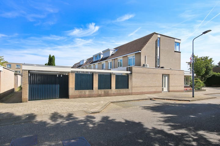Hoekwoning te koop: Geraniumlaan 123, Badhoevedorp