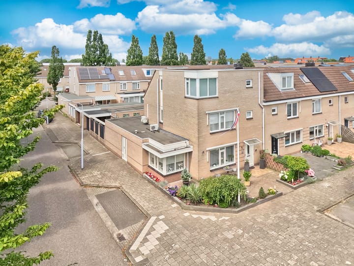 Hoekwoning te koop: Geraniumlaan 123, Badhoevedorp